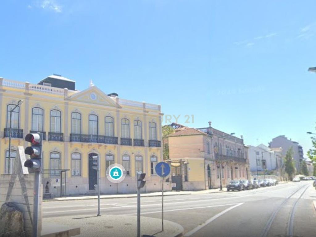 T1 com amplo terraço à Gomes Freire - Lisboa - Image 11
